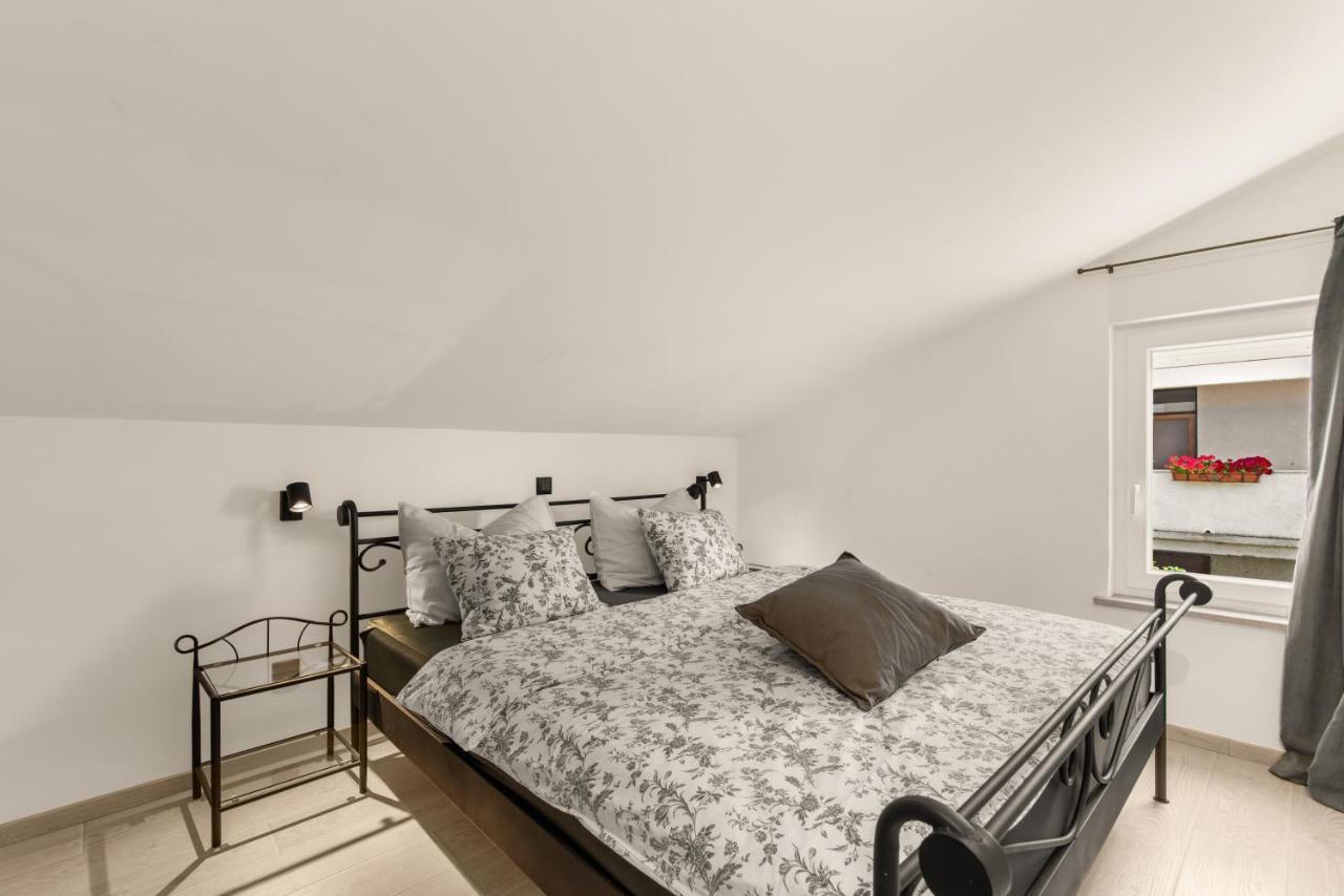 Apartman Dobrec โปเรช ภายนอก รูปภาพ