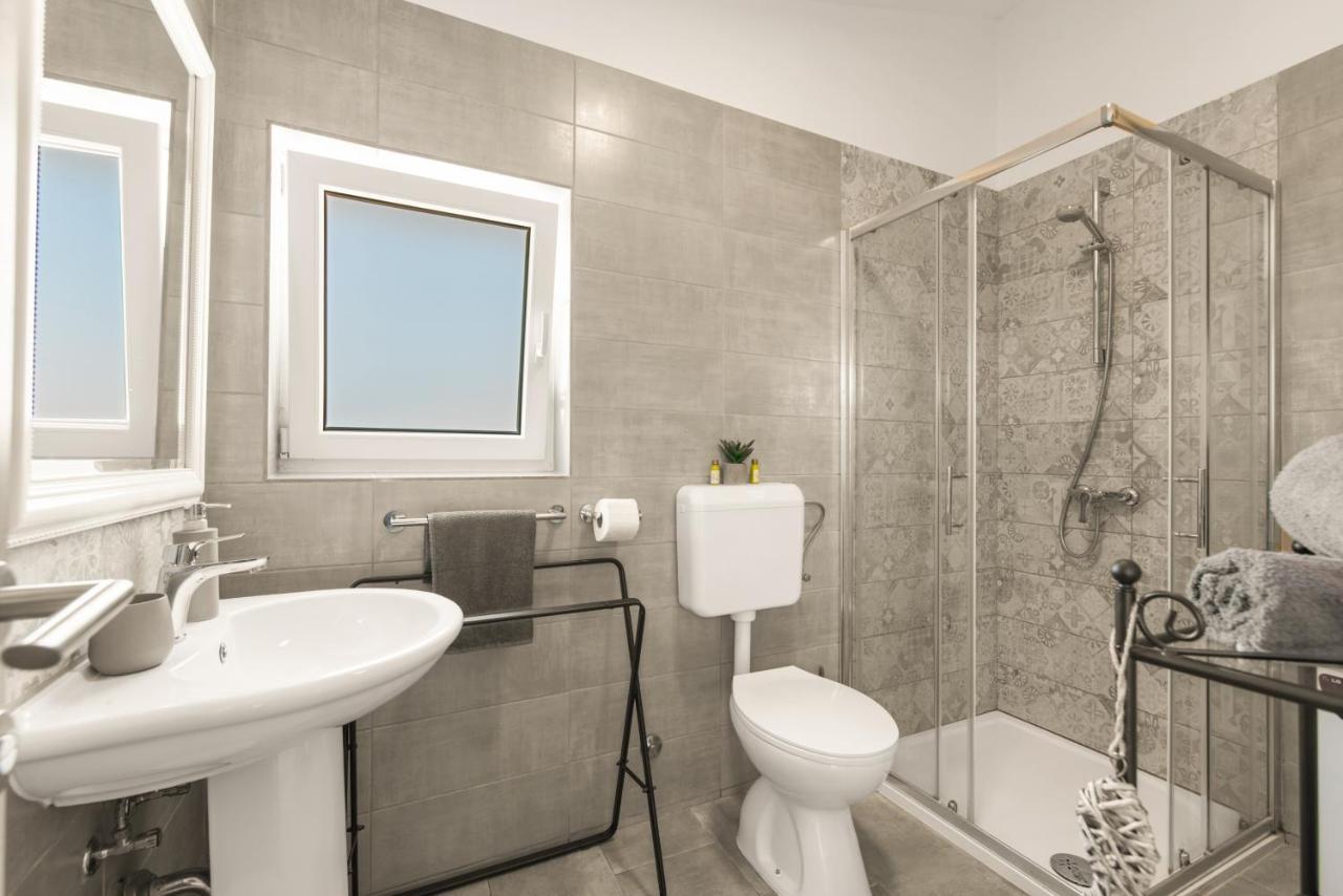Apartman Dobrec โปเรช ภายนอก รูปภาพ