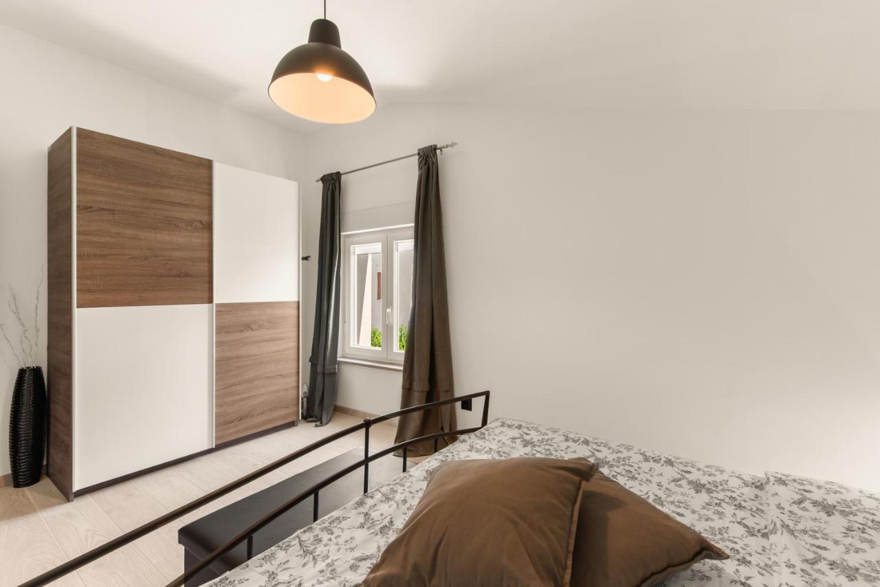 Apartman Dobrec โปเรช ภายนอก รูปภาพ