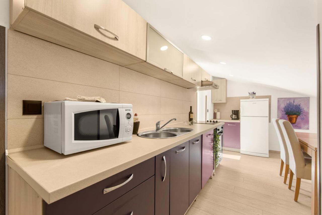 Apartman Dobrec โปเรช ภายนอก รูปภาพ