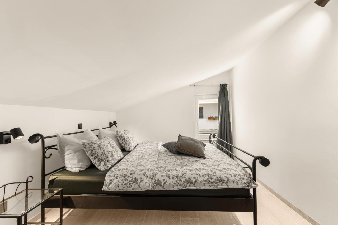 Apartman Dobrec โปเรช ภายนอก รูปภาพ
