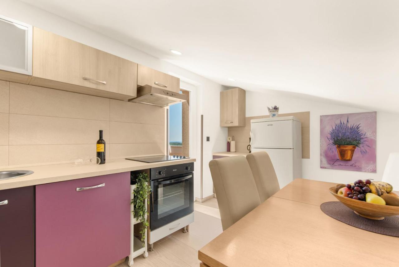 Apartman Dobrec โปเรช ภายนอก รูปภาพ