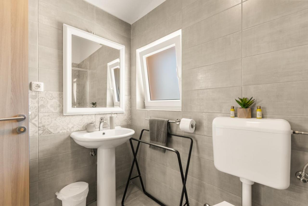 Apartman Dobrec โปเรช ภายนอก รูปภาพ